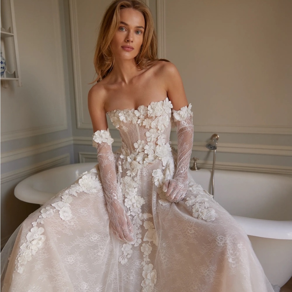 Elegant Strapless Floral Lace Gown